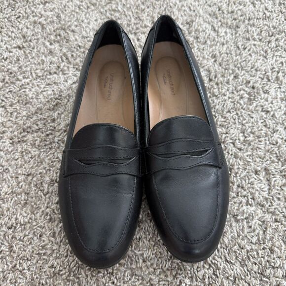 Clarks Shoes - CLARKS Women's Un Blush Go Penny Loafer Black Leather Size 5.5 M Classic